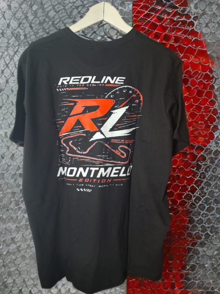 Camiseta negra con estampado DTF Redline Montmeló Edition en rojo y blanco